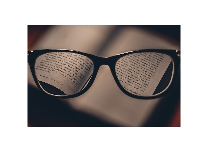 Lunettes de lecture pas chères vs lunettes sur mesure